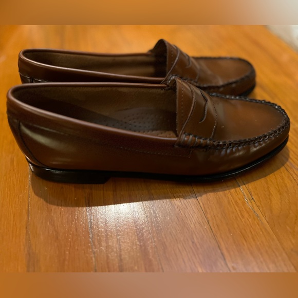 G.H. Bass Weejuns Women’s Whitney Leather Loafer, size 9. Look brand new. - Picture 3 of 4